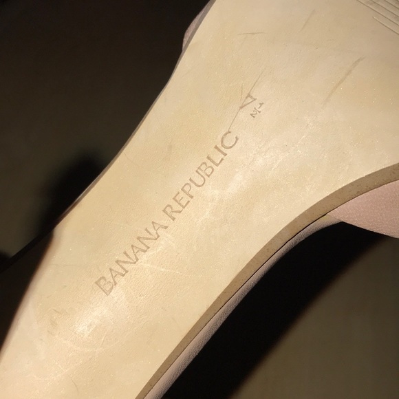 Banana Republic Tan Leather Heels, size 7.5 - Picture 4 of 4